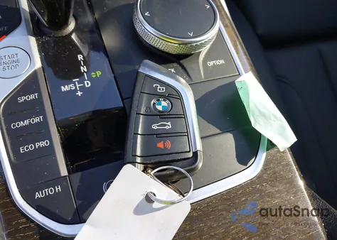 2021 BMW 330I z USA, uszkodzony, nr VIN 3MW5R1J05M8B68628